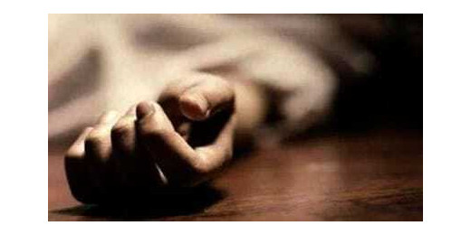 आगरा में बंद कमरे से मिली पति-पत्नी की लाश, पास में बिलखती रही मासूम बच्ची, आत्महत्या की आशंका